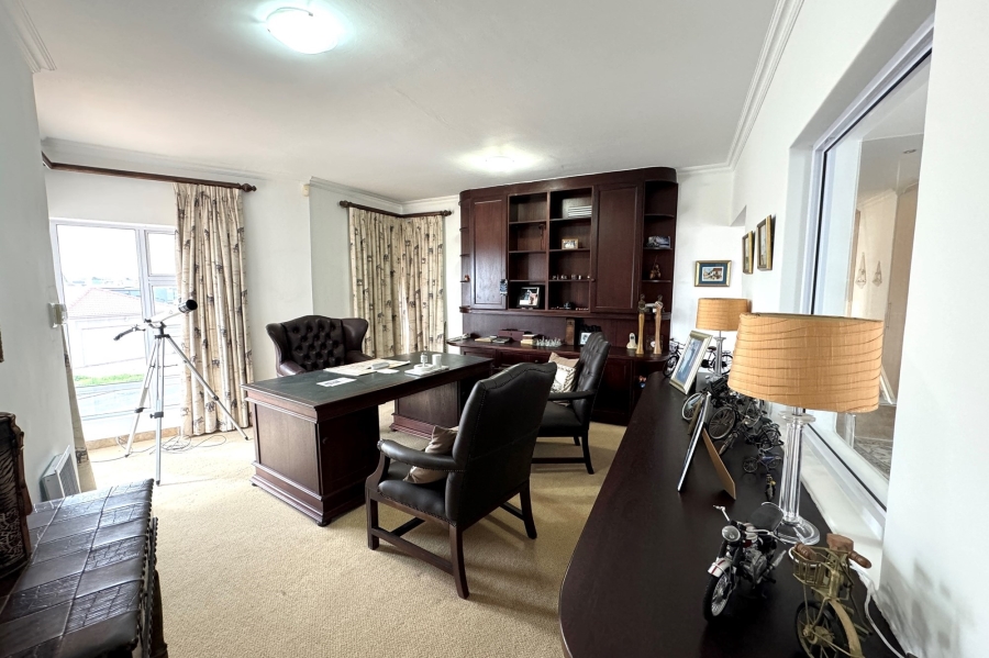 6 Bedroom Property for Sale in Myburgh Park Western Cape
